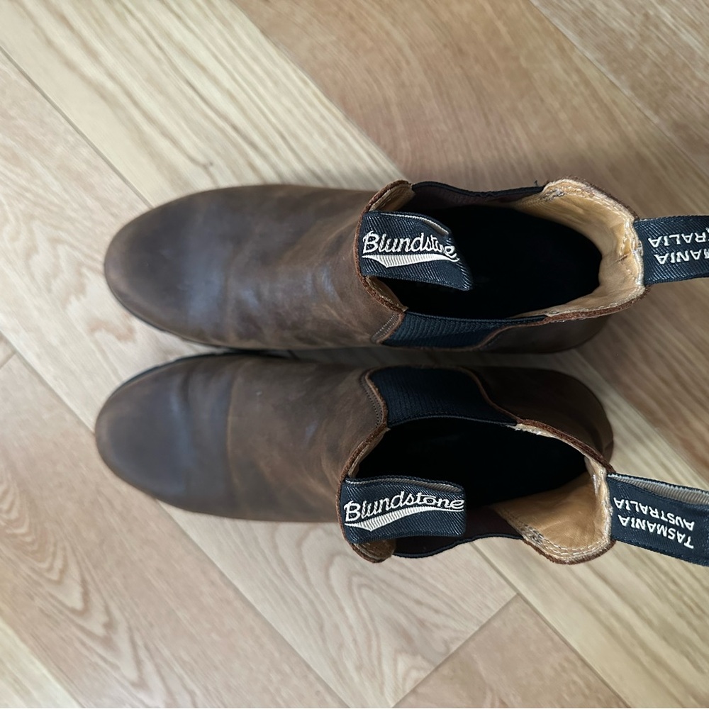 Blundstone Brown Chelsea Boots with Heel - Picture 4 of 5